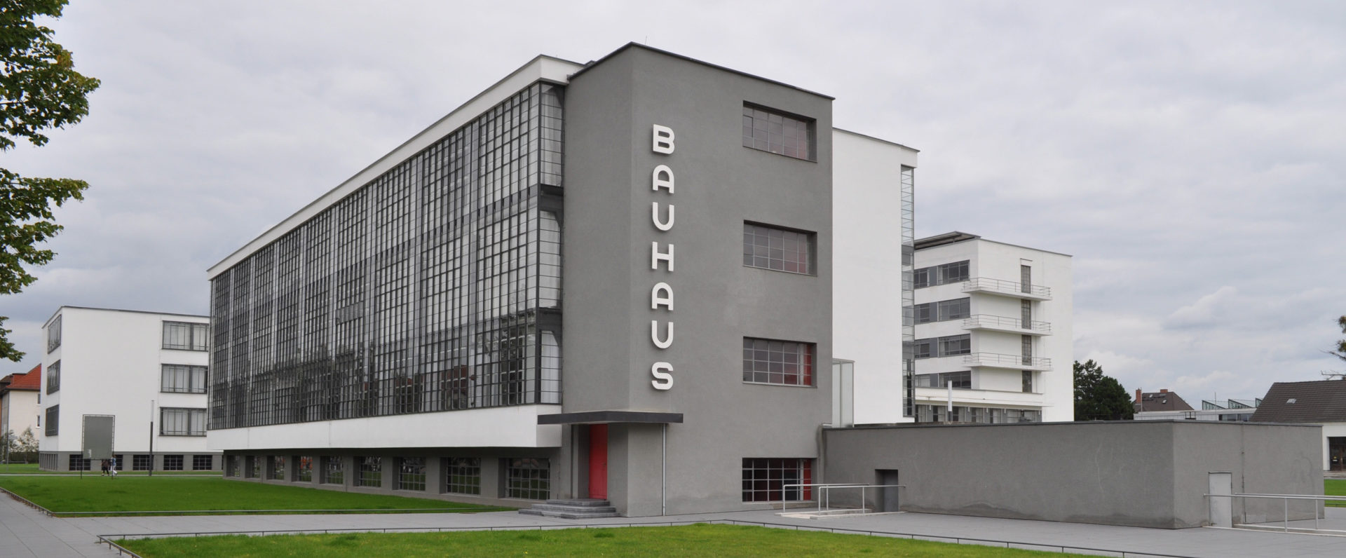 Restaurierung, Farbkonzept, Bestandsanalyse - Dessau, Bauhausgebäude, Außenansicht