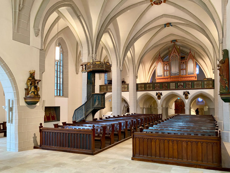 Lutherstadt Eisleben, St.-Andreas-Kirche, Innenraum nach Restaurierung, Lutherkanzel