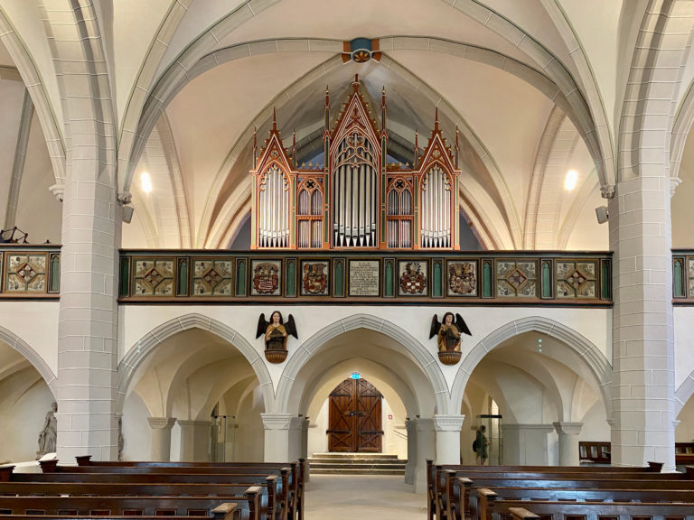 Lutherstadt Eisleben, St.-Andreas-Kirche, Innenraum nach Restaurierung, Westempore und Orgel