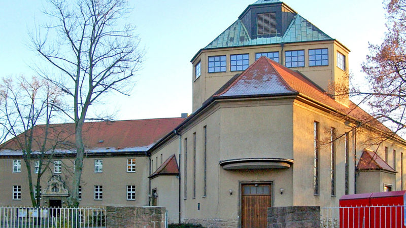 Halle Kirche Zur Heiligsten Dreieinigkeit, Ansicht Fassade