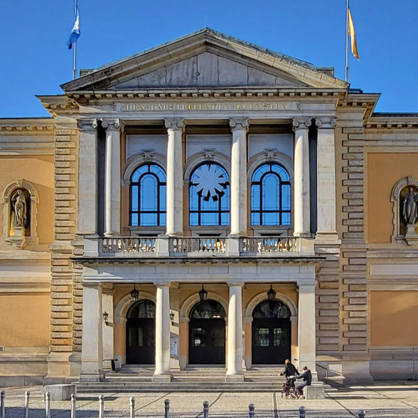 Halle, Opernhaus, Fassade, Restaurierung Wandmalereien