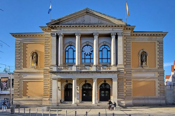 Halle, Opernhaus, Fassade, Restaurierung Wandmalereien